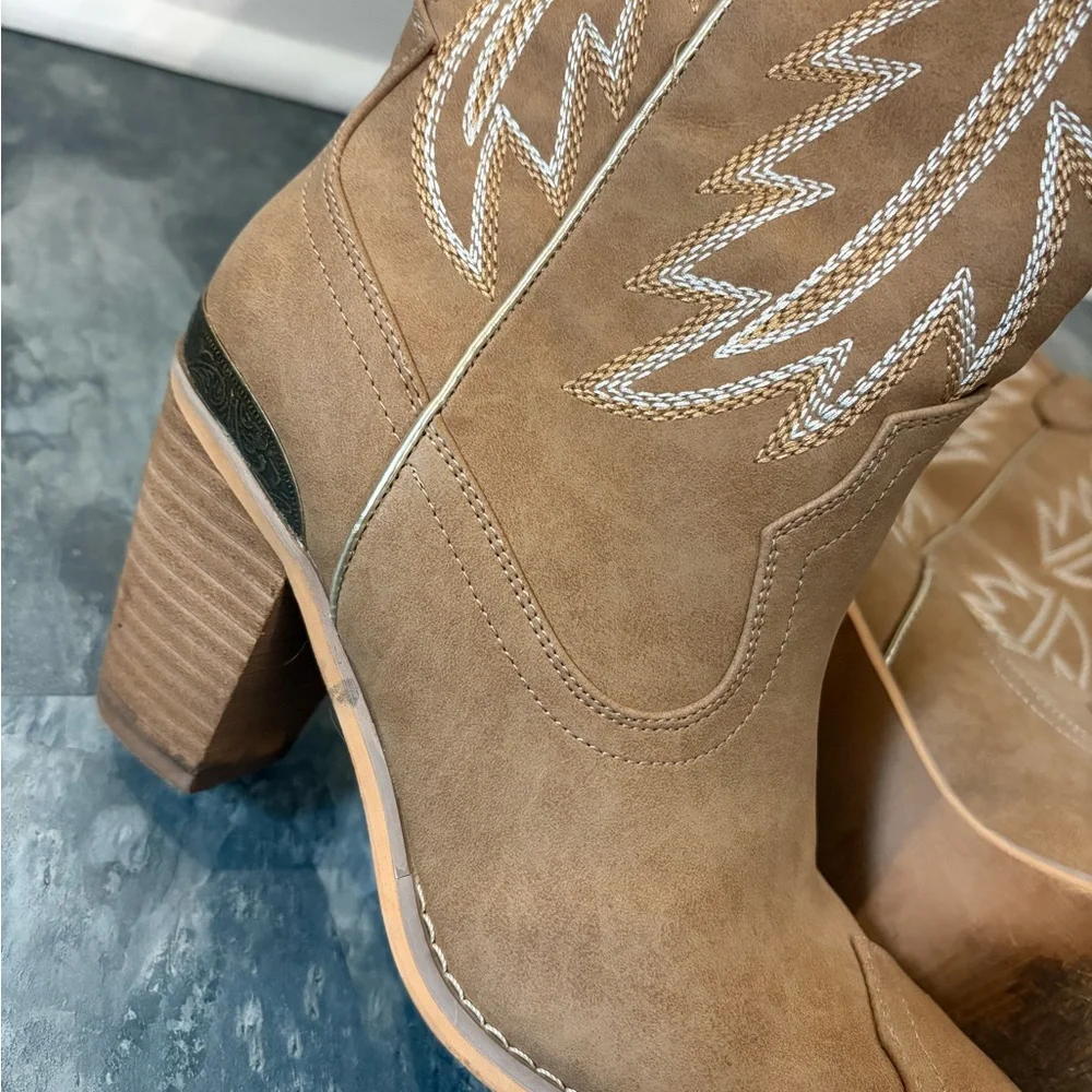 Tan Suede Western Knee-High Boots - Unbranded